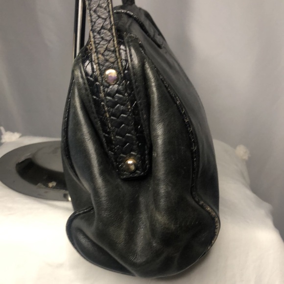 Black genuine leather vintage handbag. Leather weaved trim design. - Picture 7 of 13